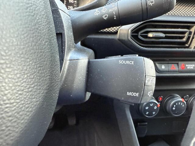 Dacia SANDERO 1.0 TCe 90 Comfort / Automaat / Trekhaak / Airco / Android&Apple Carplay / DAB / Sensoren achter / Bluetooth / Dealer onderhouden / Km stand NAP