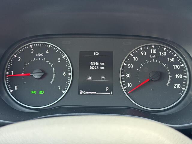 Dacia SANDERO Stepway 1.0 TCe 90 Expression Automaat / Trekhaak (1100kg) / Stoelverwarming / Schuif & Kanteldak / Cruise Control / Climate Control / Achteruitrijcamera / Navigatie /