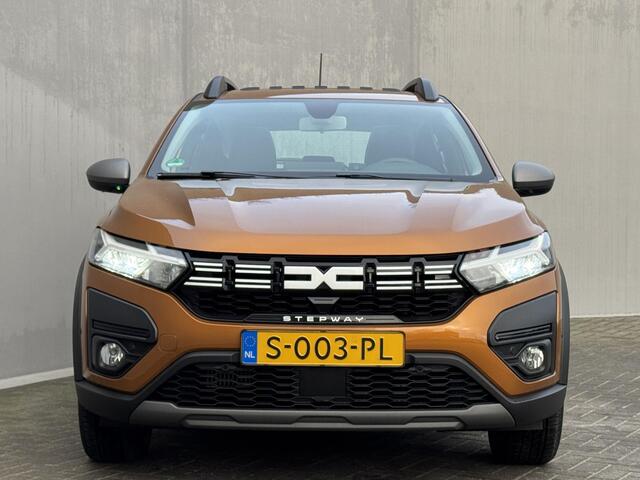 Dacia SANDERO Stepway 1.0 TCe 90 Expression Automaat / Trekhaak (1100kg) / Stoelverwarming / Schuif & Kanteldak / Cruise Control / Climate Control / Achteruitrijcamera / Navigatie /