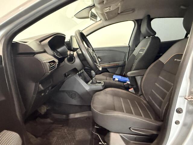 Dacia SANDERO Stepway 1.0 TCe 90 CVT Comfort | Navigatie | Climate Control | Stoelverwarming | Dodehoek Detectie | Apple Carplay/Android Auto | Parkeersensoren voor, achter en achteruitrijcamera