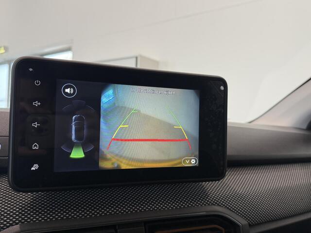 Dacia SANDERO Stepway 1.0 TCe 90 CVT Comfort | Navigatie | Climate Control | Stoelverwarming | Dodehoek Detectie | Apple Carplay/Android Auto | Parkeersensoren voor, achter en achteruitrijcamera