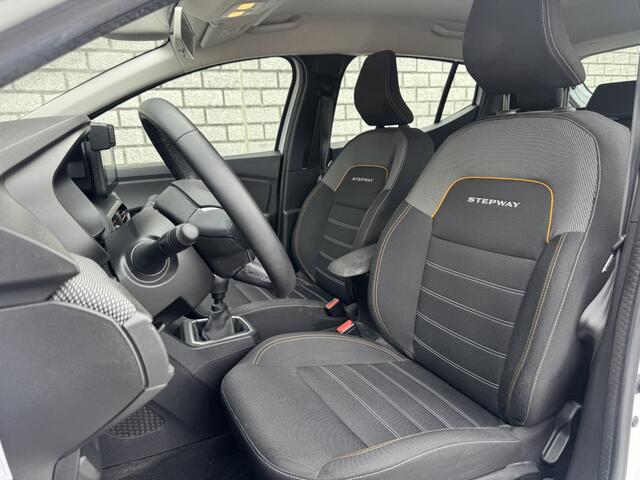 Dacia SANDERO Stepway 1.0 TCe 90 Comfort | Achteruitrijcamera | Apple CarPlay / Android Auto | Parkeersensoren V+A | Climate Conrol |