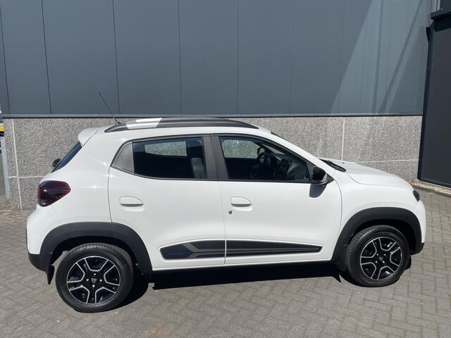 Dacia Spring Comfort Plus (Orange Pack) 27 kWh Mistlampen - Achteruitrijcamera - Airco - Navigatie - Cruise control - Parkeersensoren achter - Dakrails