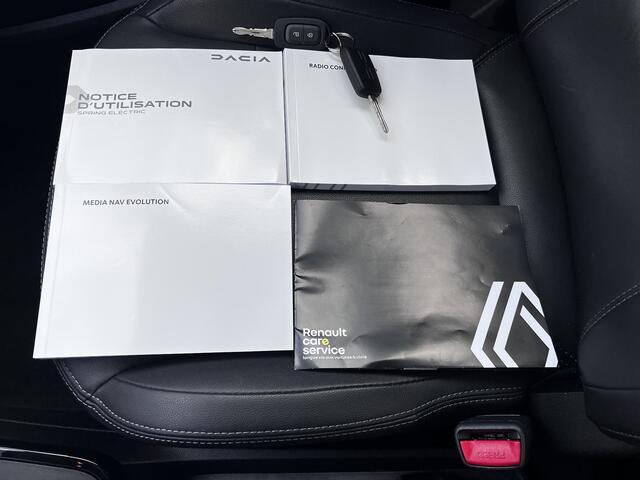 Dacia Spring Expression 27 kWh Automaat / Dealer onderhouden / Facelift model / Navigatie / Apple CarPlay / Camera / Airco /