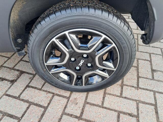 Dacia Spring Expression 27 kWh Automaat 100% Elektrisch 14.254 km!!! | Airco | Camera | Navigatie | 1e Eigenaar | Ndl auto | Als nieuw!! | RIJKLAARPRIJS INCL 12 MAANDEN GARANTIE EN BEURT