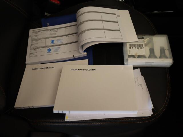 Dacia Spring Comfort Plus 27 kWh SOH 93% !!! - ORIGINEEL NEDERLANDSE AUTO - AFKOMSTIG VAN 1E EIGENAAR - NAVIGATIE - CAMERA - AIRCO - 2 LAADKABELS - RESERVEWIEL - PARKEERSENSOREN ACHTER - DAKRAILS - 4 X ELEKTRISCHE RAMEN - DUNLOP 4 SEIZOENENBANDEN