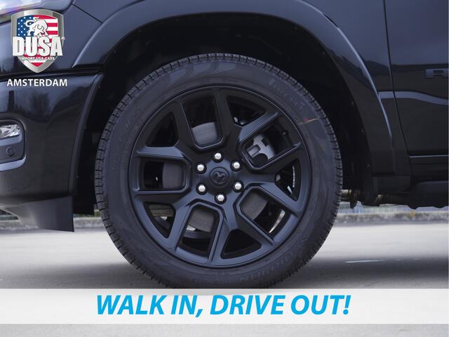 Dodge 1500 RAM Laramie | Night Edition | Crew Cab | 4X4 | 2025 Panorama | Niveau regeling | 14,4-inch Touchscreen | Passenger Display Meerprijs extra opties / Accessoires zoals Deksel, Backflip, Fenders, wraps, Stripings etc