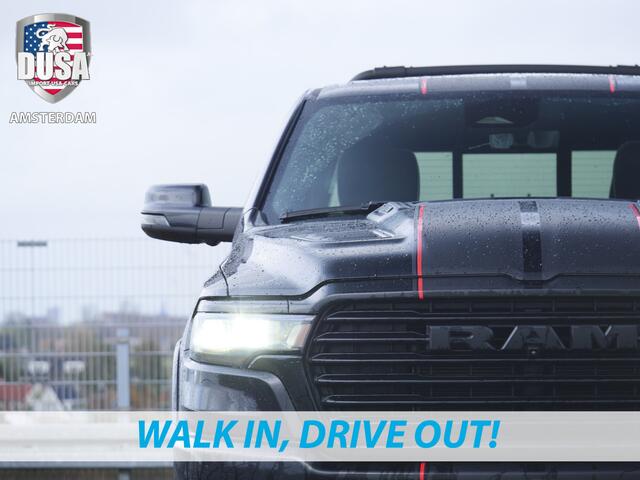Dodge 1500 RAM | Laramie | Night Edition | 3.0L I6 Hurricane | Crew Cab | 4X4 | Panorama | Niveau regeling | 14,4-inch Touchscreen | Passenger Display Meerprijs extra opties / Accessoires zoals Deksel, Backflip, Fenders, wraps, Stripings etc