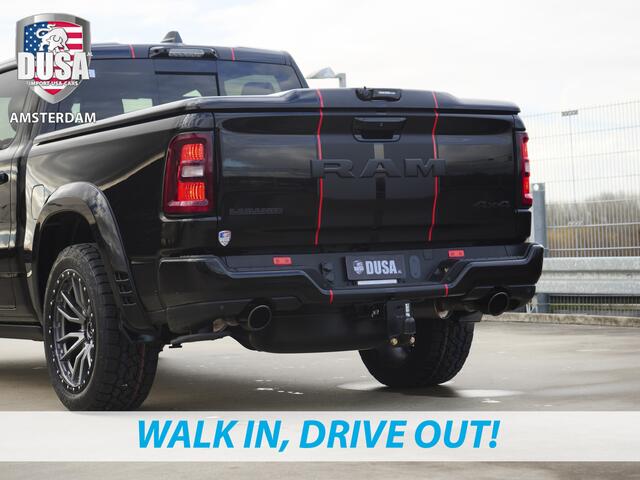 Dodge 1500 RAM | Laramie | Night Edition | 3.0L I6 Hurricane | Crew Cab | 4X4 | Panorama | Niveau regeling | 14,4-inch Touchscreen | Passenger Display Meerprijs extra opties / Accessoires zoals Deksel, Backflip, Fenders, wraps, Stripings etc