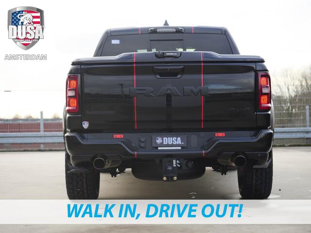 Dodge 1500 RAM | Laramie | Night Edition | 3.0L I6 Hurricane | Crew Cab | 4X4 | Panorama | Niveau regeling | 14,4-inch Touchscreen | Passenger Display Meerprijs extra opties / Accessoires zoals Deksel, Backflip, Fenders, wraps, Stripings etc