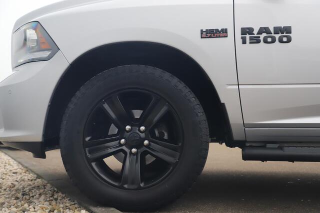 Dodge 1500 Ram 5.7 V8 4x4 Quad Cab 6'4 Laramie Silver / Black Trekhaak Schuifdak Leder Alpine Sound 20 inch LMV Stuur & Stoelverwarming 3500KG Trekgewicht