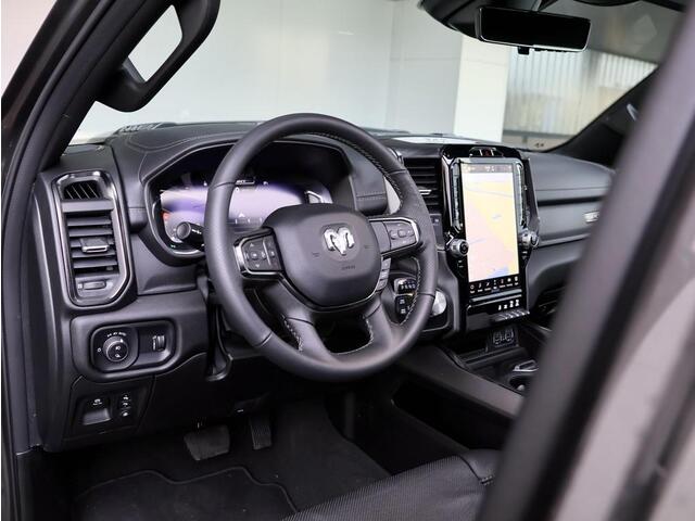Dodge 1500 Ram 5.7 V8 4x4 Crew Cab Sport Night Edition | eTorque | Pano-Dak | Groot Navi|