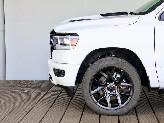 Dodge 1500 Ram 5.7 V8 4x4 Crew Cab Sport Night edition | Elektrisch Sidebars | Pano-Dak | Groot Navi | eTorque |