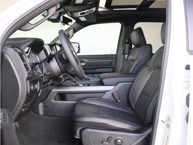 Dodge 1500 Ram 5.7 V8 4x4 Crew Cab Sport Night edition | Elektrisch Sidebars | Pano-Dak | Groot Navi | eTorque |