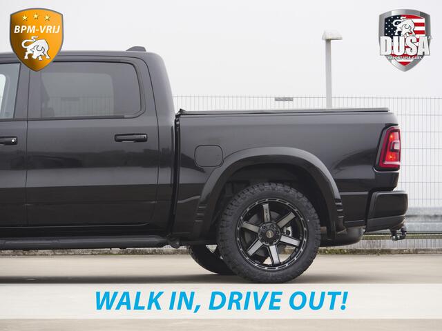 Dodge 1500 RAM | Laramie | Night Edition | 3.0L I6 Hurricane | Crew Cab | 4X4 | INCL BPM-VOORDEEL | Niveau regeling | 14,4-inch Touchscreen | Passenger Display | Getoonde accessoires zijn verkrijgbaar tegen meerprijs
