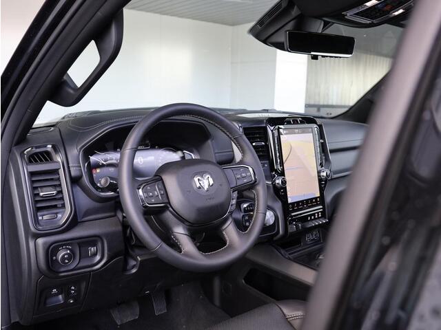 Dodge 1500 Ram 5.7 V8 4x4 Crew Cab Sport Night Edition | Elektrisch Sidebars | Pano-Dak | Groot Navi | eTorque |