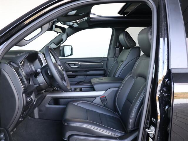 Dodge 1500 Ram 5.7 V8 4x4 Crew Cab Sport Night Edition | Elektrisch Sidebars | Pano-Dak | Groot Navi | eTorque |