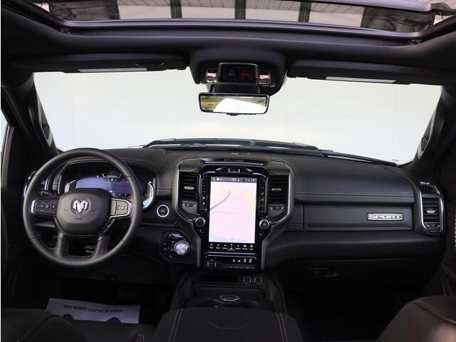 Dodge 1500 Ram 5.7 V8 4x4 Crew Cab Sport Night edition | Elektrisch Sidebars | Pano-Dak | Groot Navi | eTorque |