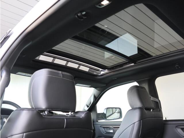 Dodge 1500 Ram 5.7 V8 4x4 Crew Cab Sport Night edition | Elektrisch Sidebars | Pano-Dak | Groot Navi | eTorque |