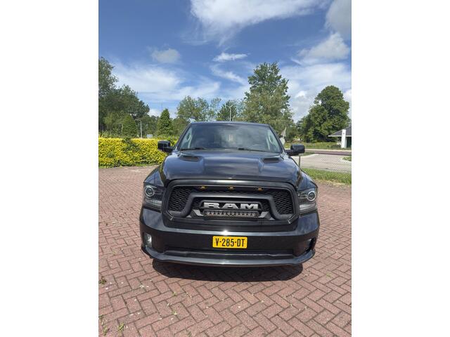 Dodge 1500 Ram 5.7 V8 4x4 Crew Cab 5'7 Sport