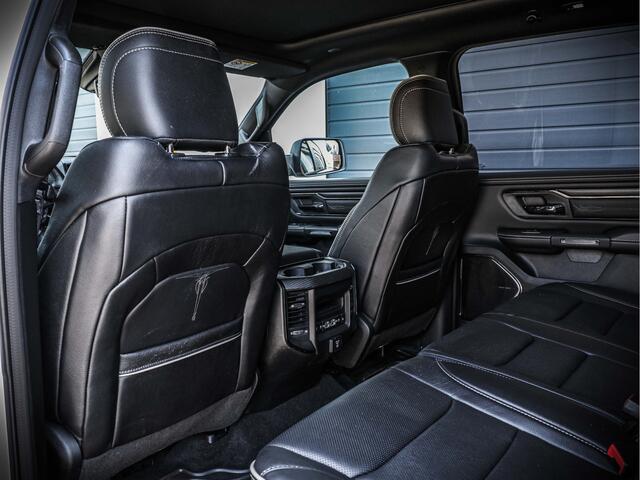 Dodge 1500 Ram Crew Cab Limited Night RED Edition | Digital cluster |