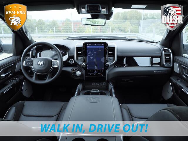 Dodge 1500 RAM | Laramie | Premium Night | 3.0L I6 Hurricane | Crew Cab | 4X4 | Panorama | LPG | 14,4-inch Touchscreen | Passenger Display | INCL BPM-VOORDEEL Getoonde accessoires zijn verkrijgbaar tegen meerprijs