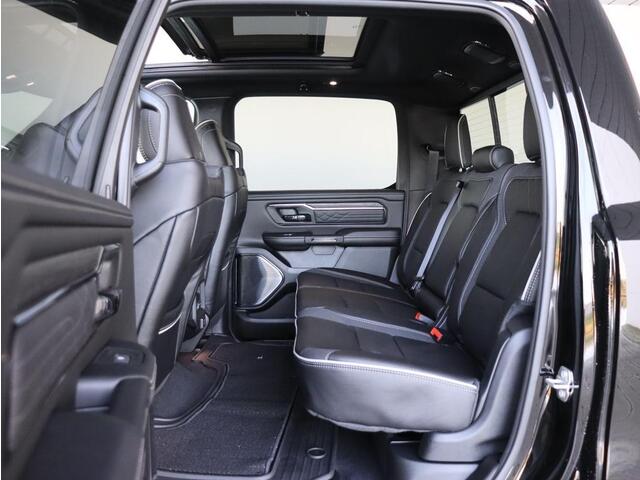 Dodge 1500 Ram 540 PK HO Crew Cab Limited Night | LPG | 540 PK | Pano Dak | Luchtvering |