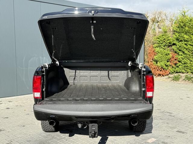 Dodge 1500 RAM 5.7 V8 CLASSIC NIGHT 4x4 / LEDER / BPM VRIJ / 1e EIG. / CAMERA / 6-PERS / NAVI / 3.5T TREKHAAK
