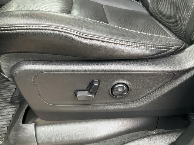 Dodge 1500 Ram 5.7 V8 4x4 Crew Cab REBEL Pano HUD HK Full-Screen Leer 360Cam BOMVOL!