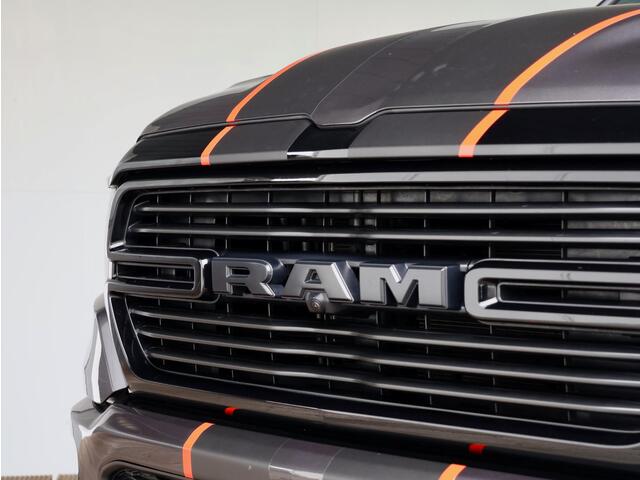 Dodge 1500 Ram 5.7 V8 4x4 Crew Cab Dominator | Uitlaatklep | Pano-dak | Tonneau cover | 22" | Fenders |