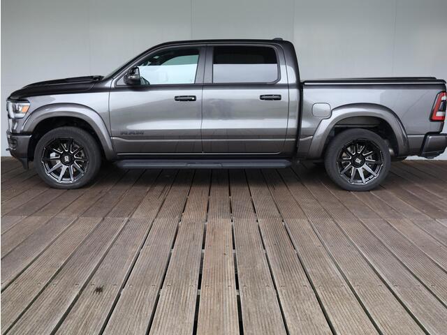 Dodge 1500 Ram 5.7 V8 4x4 Crew Cab Dominator | Uitlaatklep | Pano-dak | Tonneau cover | 22" | Fenders |