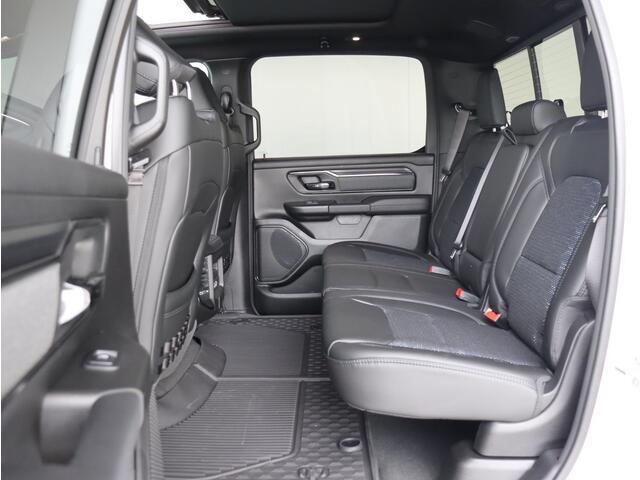 Dodge 1500 Ram 5.7 V8 4x4 Crew Cab | LPG | Groot Navi | Groot Pano | Trekhaak