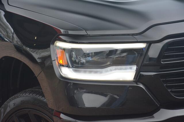 Dodge 1500 Ram 5.7 V8 4x4 Crew Cab 6'4 Sport | Navigatie | Panoramadak | Leer | Camera | Alpine sound | Carplay | Stoel-stuur verwarming | NL auto!! | Recent een grote beurt gehad incl bougies en spruitstukken!!