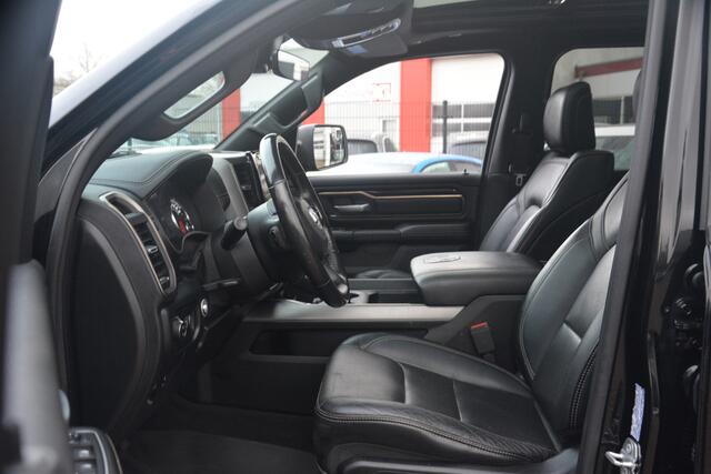 Dodge 1500 Ram 5.7 V8 4x4 Crew Cab 6'4 Sport | Navigatie | Panoramadak | Leer | Camera | Alpine sound | Carplay | Stoel-stuur verwarming | NL auto!! | Recent een grote beurt gehad incl bougies en spruitstukken!!