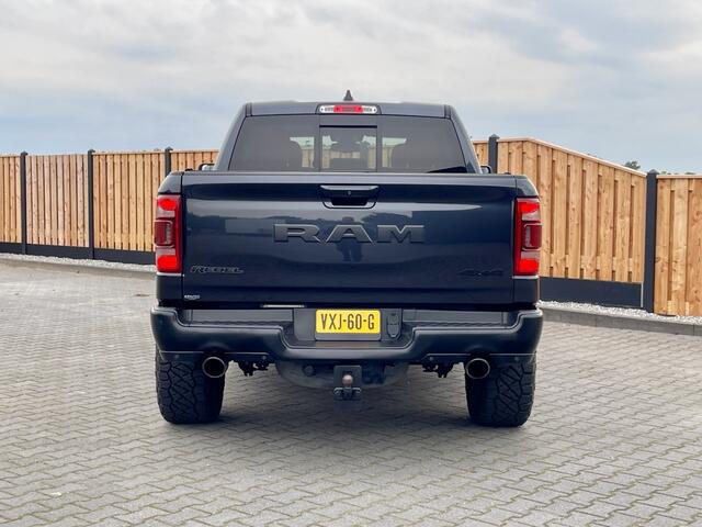 Dodge 1500 RAM REBEL 5.7 HEMI V8 1 EIG PANO MINI TRX!