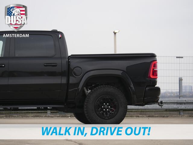 Dodge 1500 RAM | RHO | 3.0L Twin-Turbo I6 | 4x4 | Crew Cab | Incl BPM Prijs incl BPM | Panoramadak | 14,4-inch Touchscreen | Passenger Display | Getoonde accessoires zijn verkrijgbaar tegen meerprijs