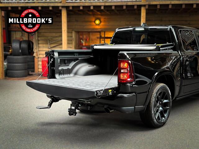 Dodge 1500 Ram 3.0 Hurricane Premium Laramie Night, BPM VRIJ, bomvol, luchtvering, passenger display, panoramadak