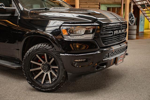 Dodge 1500 Ram 5.7 V8 4x4 Crew Cab Laramie LPG | Widebody | Backcover | Stoelverwarimg/verkoeling | XD velgen | Dealer onderhouden |