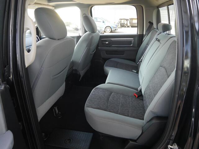 Dodge 1500 Ram 5.7 V8 4x4 Crew Cab 5'7 Sport | Dubbele cabine | 3500KG Trekgewicht | Camera voor en achter | Sidesteps | Climate control | Trekhaak | Navigatie | Stoel en stuurverwarming