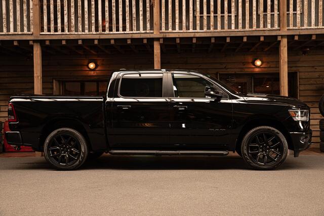 Dodge 1500 Ram 5.7 V8 4x4 Crew Cab Laramie | flitsers | luchtvering | pano |
