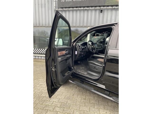 Dodge 1500 Ram 5.7 V8 4x4 Pano-dak L-vering N.A.P.