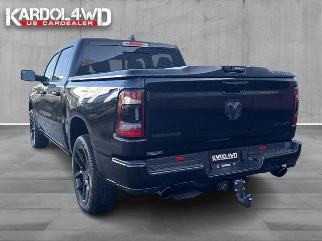 Dodge 1500 Ram Laramie Night Edition Modeljaar "24 | BOMVOL!| Panoramadak elect. | Luchtvering | Virtual cockpit | Adaptive cruise | *vaste treeplanken| Geheel rijklaar incl. LPG &Trekhaak| | Nieuwe Auto incl. LPG | Geheel rijklaarprijs |