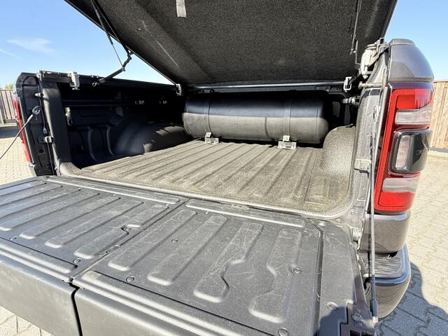 Dodge 1500 RAM 5.7 HEMI V8 4x4 CC SPORT PANO 22'' MARGE!