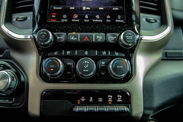 Dodge 1500 Ram 5.7 V8 4x4 Crew Cab 5'7 Laramie Level 2 | luchtvering | panoramadak |