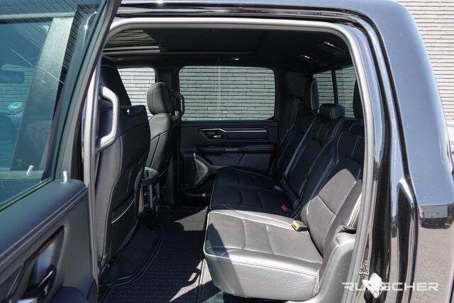 Dodge 1500 Ram 5.7 Hemi V8 401Pk 4x4 Crew Cab | Limited | Luchtvering | Panoramadak | 5-Persoons | Trekhaak | 22''