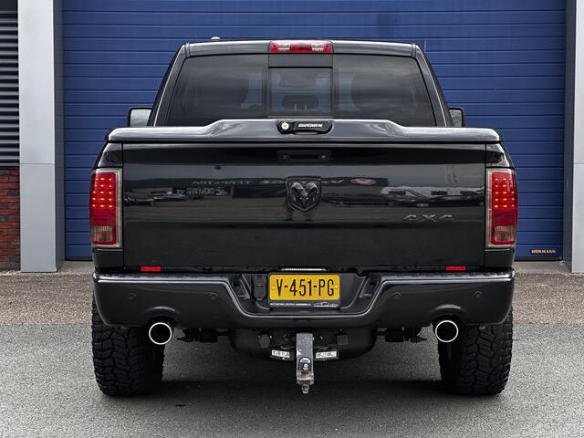 Dodge 1500 Ram 5.7 V8 4x4 Crew Cab 5'7 Laramie/ 3500KG Trekgewicht/ 402PK!/ Trekhaak/ Schuif-Kantel Dak/ Automaat/ Side-Steps/ Xenon/ Alpine-Audio/ LEDER/ Stoelverw+Verkoeling/ Stuurverw./ 20''LMV/ Camera/ Luchtvering/ Keyless/ Elek.Stoel.