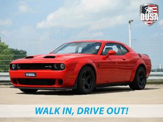 dodge-challenger--hellcat--red-ey