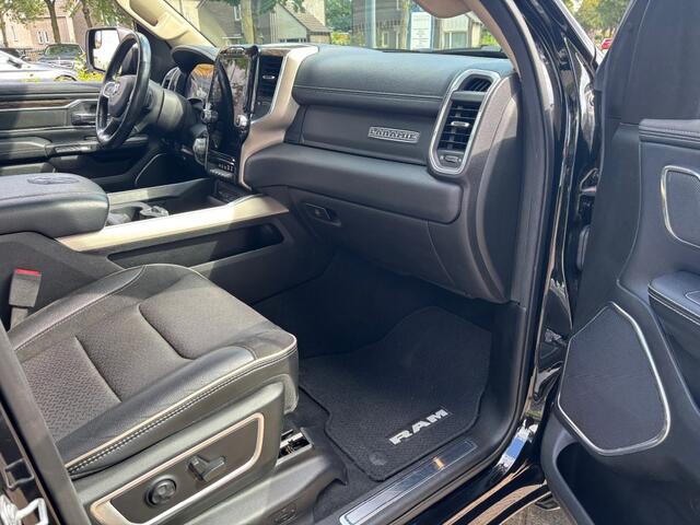 Dodge RAM PICKUP 5.7 V8 Hemi 4 X 4 Crew Cab Limited ,Lucht vering,Panoramadak
