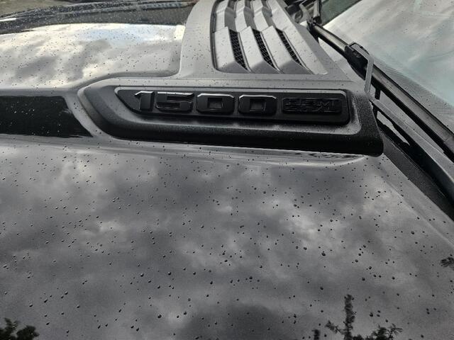 Dodge RAM PICKUP 5.7 V8 4x4 limited Night pano lucht vollll