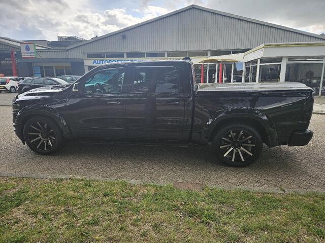 Dodge RAM PICKUP 5.7 V8 4x4 limited Night pano lucht vollll